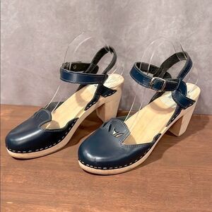 Maguba Navy wooden leather clog heels size 40 / US 10